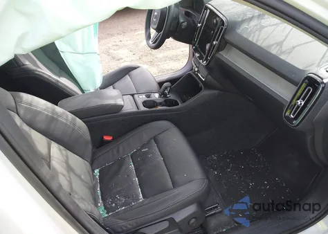 2025 Volvo Xc40 B5 Core Bright Theme из США, поврежденный, VIN YV4L12UJ9S2603509